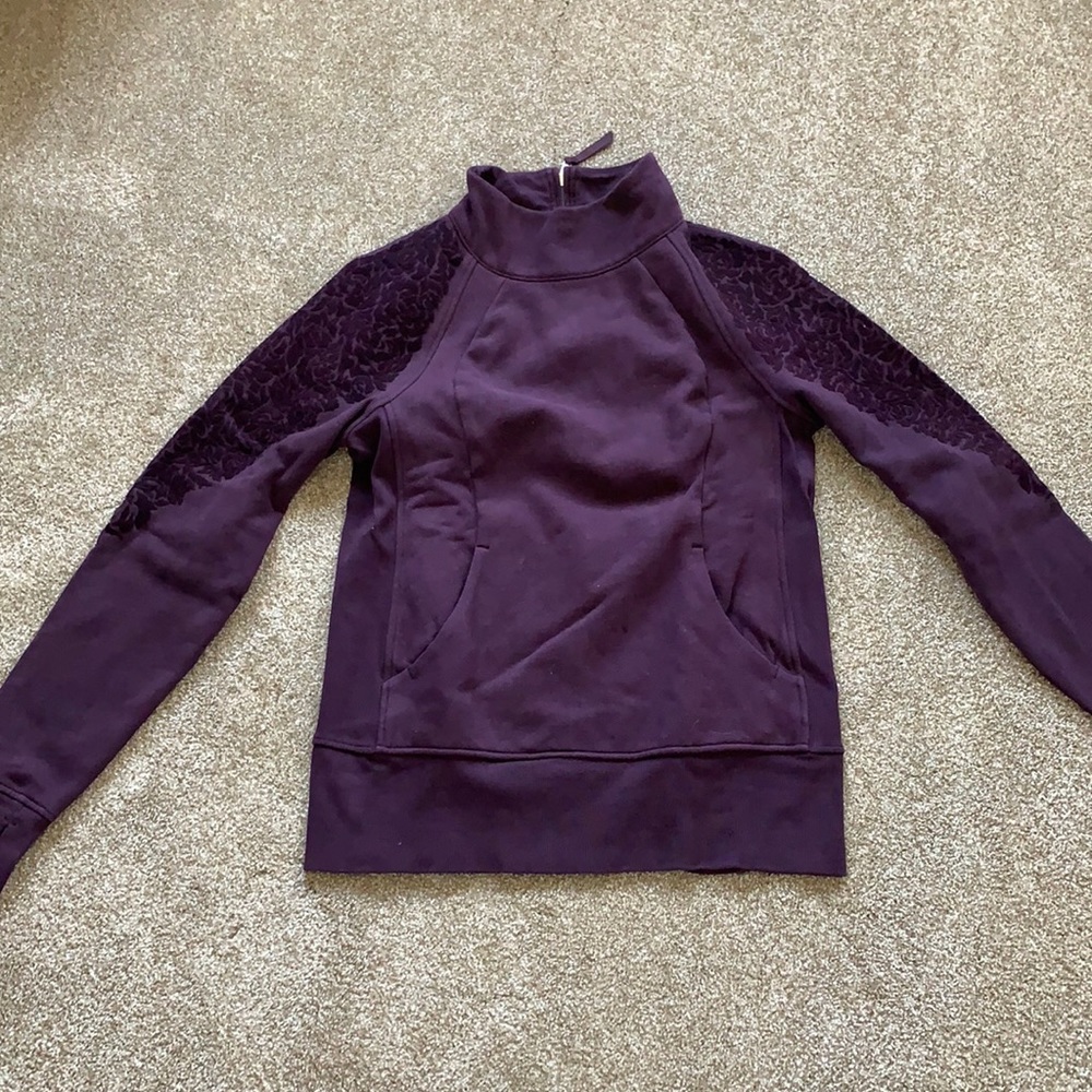 Lululemon sweatshirt with detailed sleeves and zippered back.